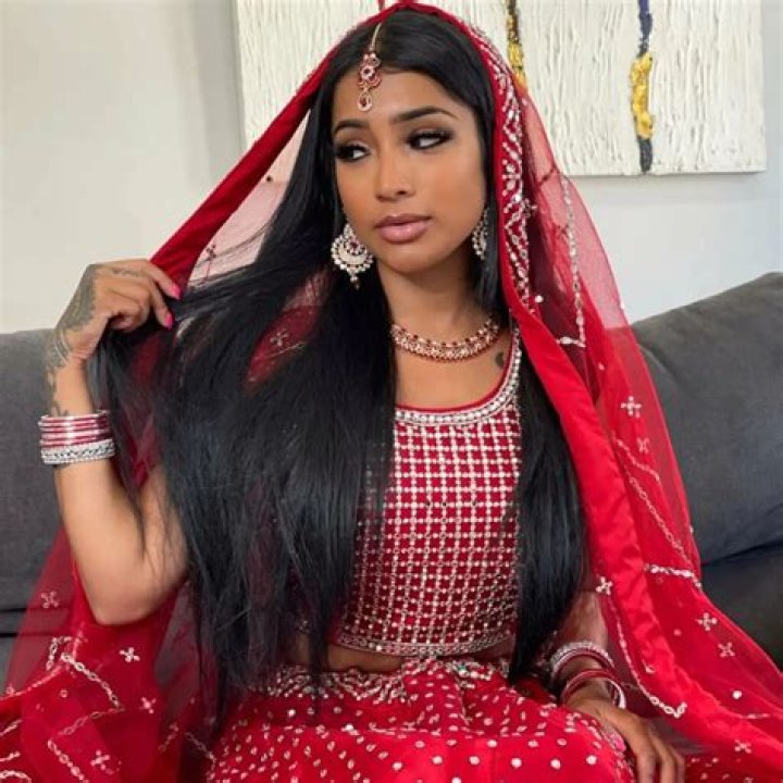 Exploring the Life and Career of Yasmin Abdallah: Rising Star in the Entertainment Industry