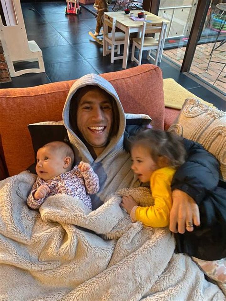 Unveiling the Joys of Fatherhood: Jason Mraz's Daughter